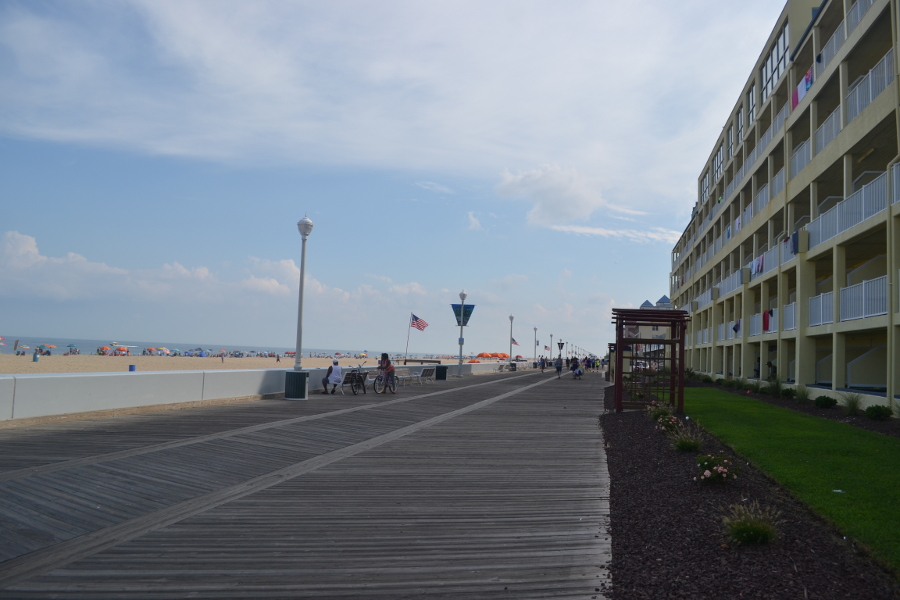 >Ocean City Boardwalk - 23rd St (looking South)
